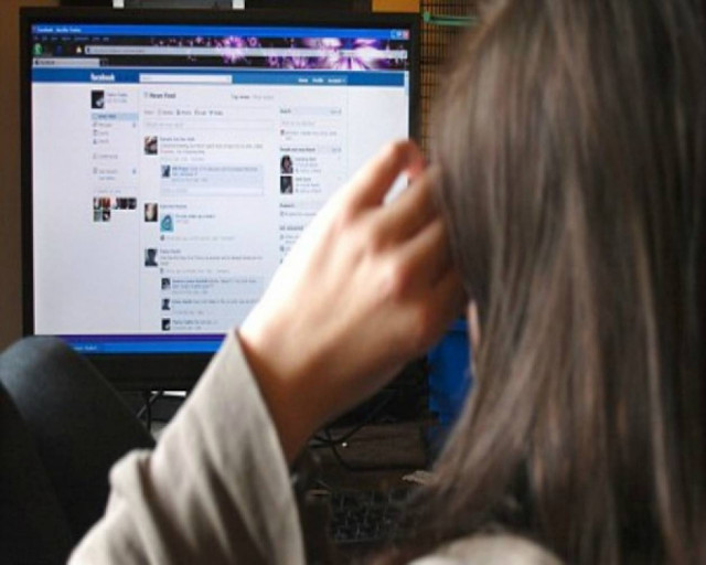 Το καλοκαίρι χωρίζουν οι περισσότεροι, σύμφωνα με το Facebook!