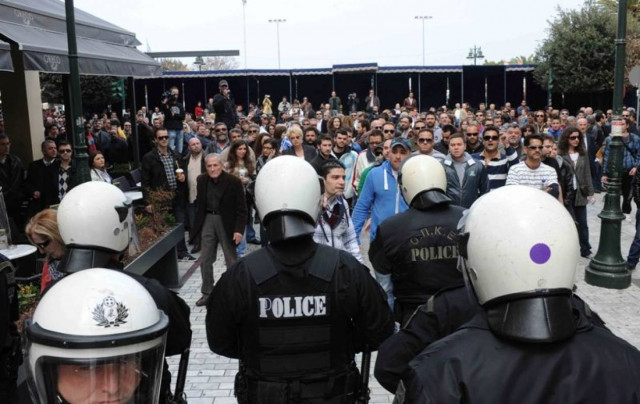 Παρελάσεις: Εκατοντάδες προσαγωγές και 40 συλλήψεις