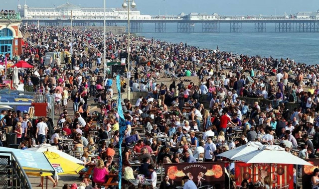 Τρελάθηκαν από τον ήλιο οι Βρετανοί