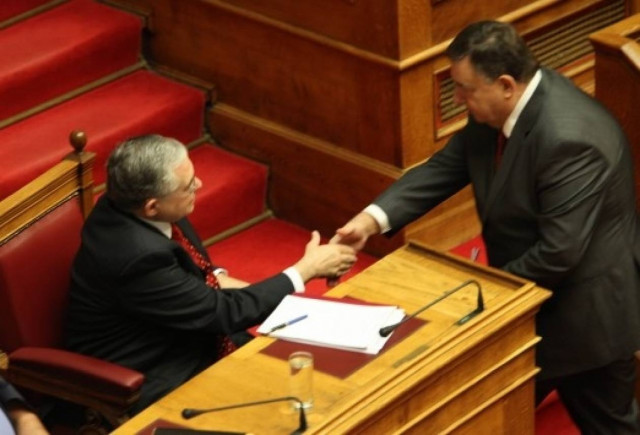 Συνάντηση Παπαδήμου – Καρατζαφέρη τη Δευτέρα