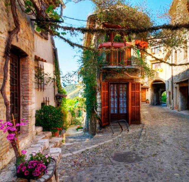 Μια πόλη  κολλημένη στον Μεσαίωνα