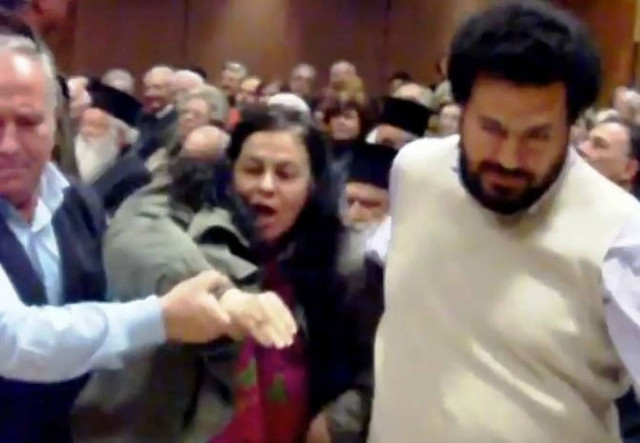 Βίντεο: Επίθεση Λουκά σε Μπαμπινιώτη!