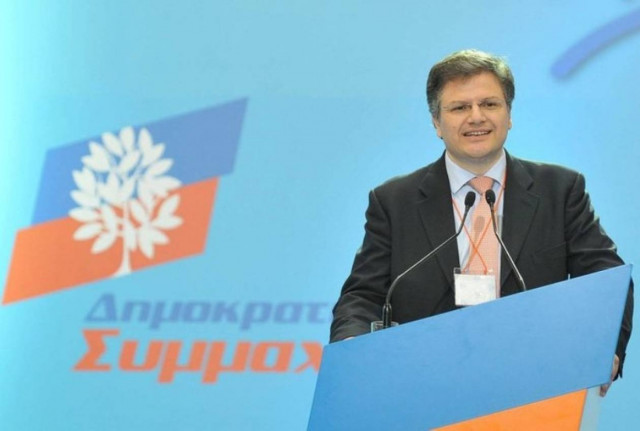 «Λεφτά υπάρχουν μόνο για τα κόμματα και τις σπατάλες τους»