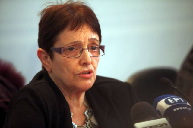 Α. Παπαρήγα: Ο ΣΥΡΙΖΑ υποκλίνεται στο σύστημα