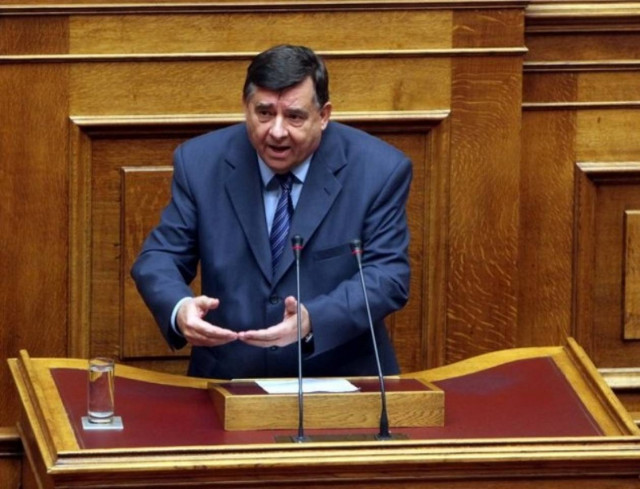 Καρατζαφέρης: Ο Χρυσοχοΐδης δουλεύει το λαό για τους λαθρομετανάστες