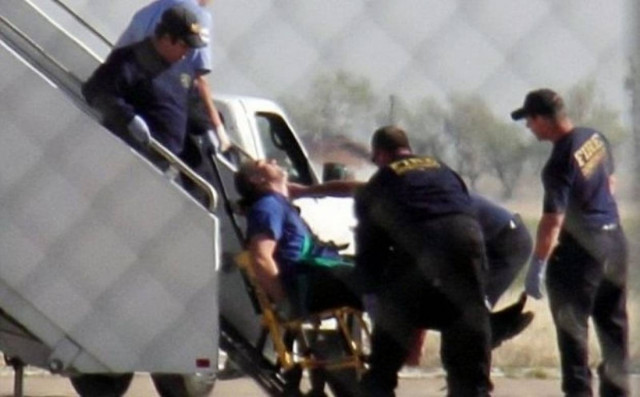 Βίντεο ΣΟΚ: Έπαθε αμόκ μέσα στο αεροπλάνο...