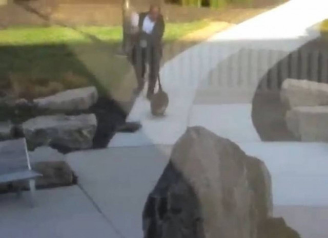 Πάλεψε με τη…χήνα