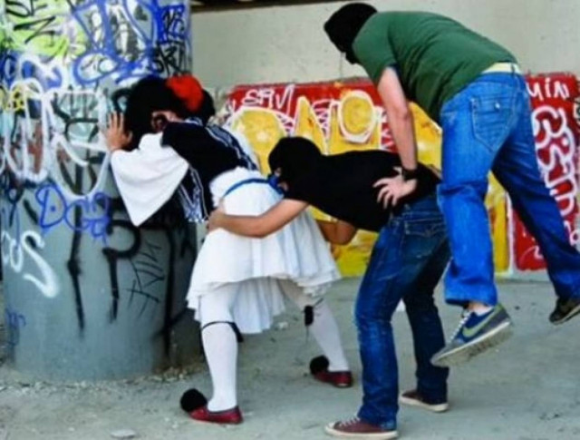 Ελληνοφρένεια-Φάρσα: Το στριπτιτζάδικο!