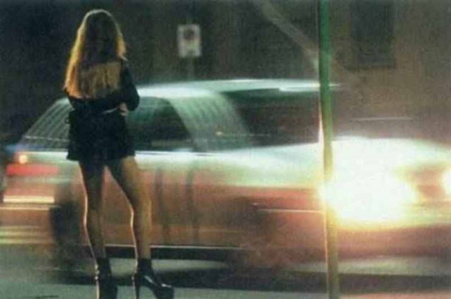 Τα fast food την έκαναν πόρνη!