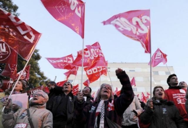 Oδομαχίες μεταξύ διαδηλωτών και αστυνομίας στην Ισπανία