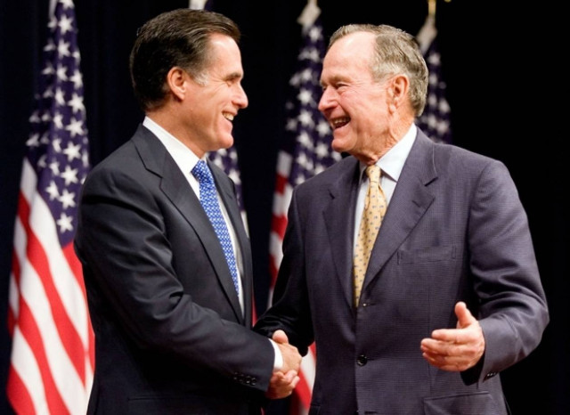 Ο Τζορτζ Μπους ο πρεσβύτερος στο πλευρό του Ρόμνεϊ