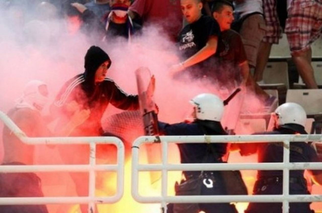 Νέα παρτίδα φωτογραφιών από τα επεισόδια του ΟΑΚΑ…