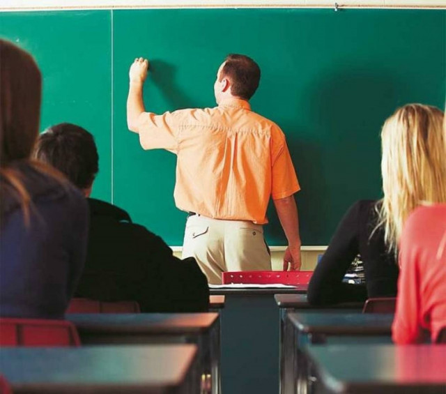 Ανοίγει ο δρόμος για απολύσεις εκπαιδευτικών