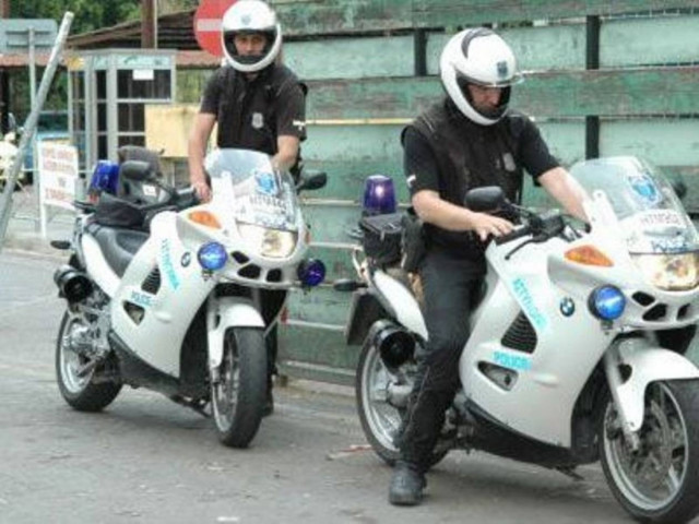 Στο νοσοκομείο αστυνομικοί της ΔΙΑΣ μετά από τροχαίο στη Λάρισα