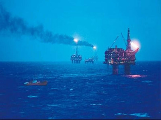 Total: Ρίχνει τσιμέντο για να σταματήσει τη διαρροή