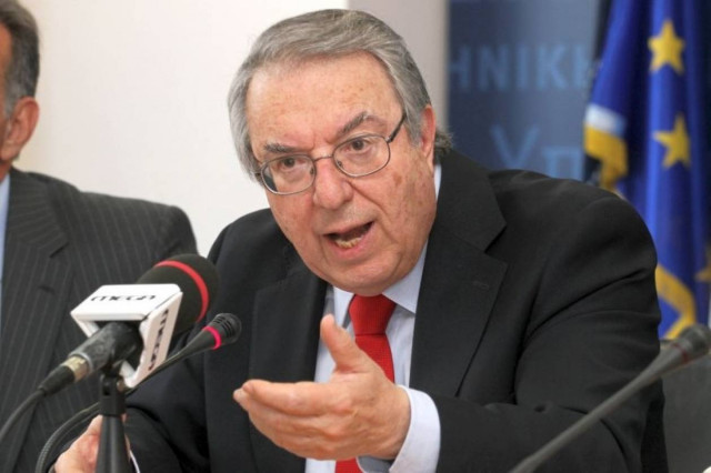 Γ. Μπαμπινιώτης: «Ας με βοηθήσουν για να βοηθήσω»