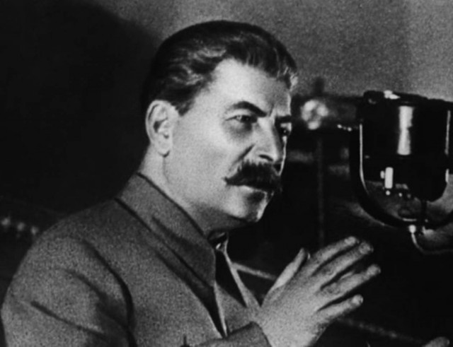 Aντιδράσεις για τα τετράδια που εικονίζουν τον Στάλιν