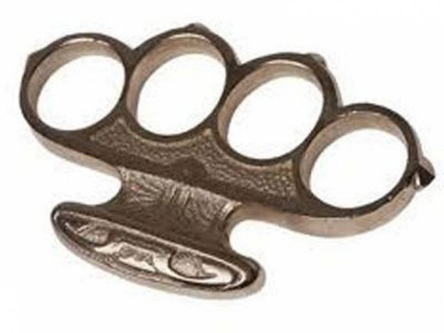 Σοκ: Διέλυσαν το πρόσωπο μαθητή με σιδερογροθιά