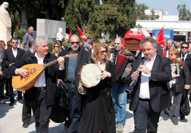 Πλήθος κόσμου αποχαιρέτησε τον Γιάννη Μπανιά