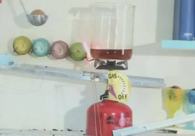 Ξεφυλλίστε την εφημερίδα χωρίς να την αγγίξετε