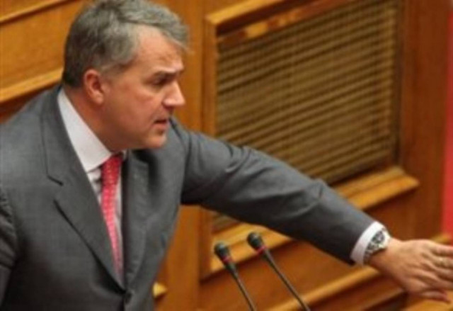 Δεν ψήφισε ο Ραγκούσης στη Βουλή για τα ταξί