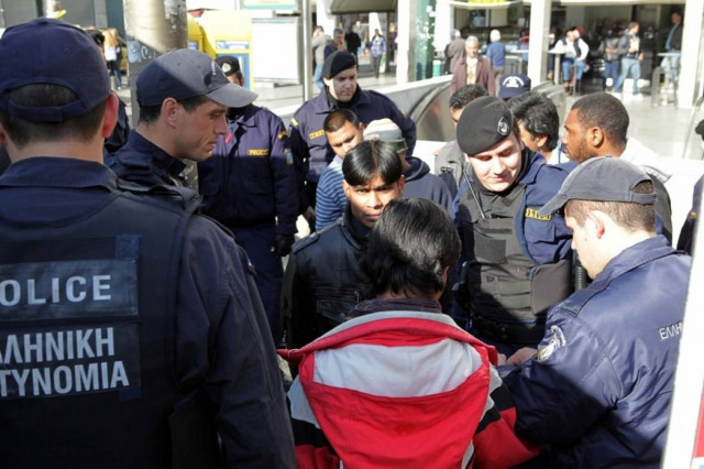 Απέσυραν προσωρινά την τροπολογία για τα κέντρα λαθρομεταναστών