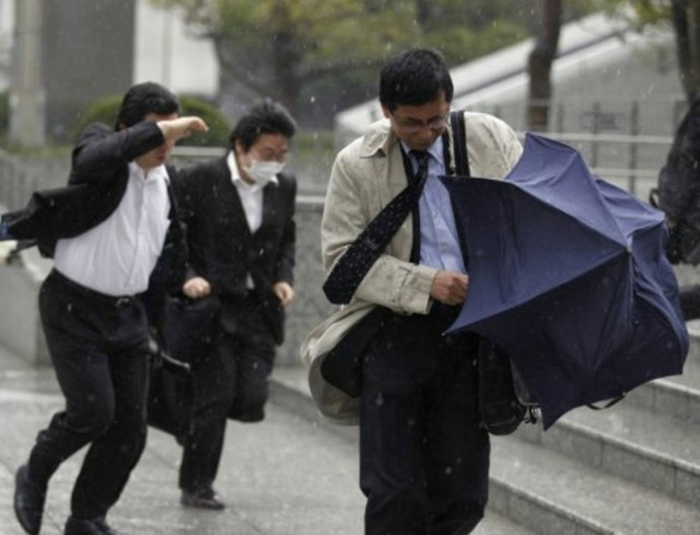 Τυφώνας σκόρπισε τον θάνατο στην Ιαπωνία