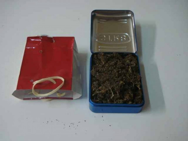 Έκρυβε την κάνναβη… στη ταμπακέρα