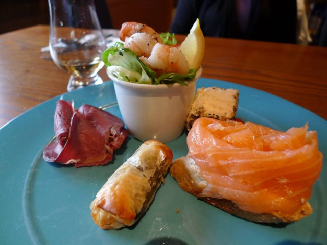 Τι τρως, τι πίνεις και δεν μας δίνεις!