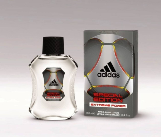 Μυρίζοντας... Adidas