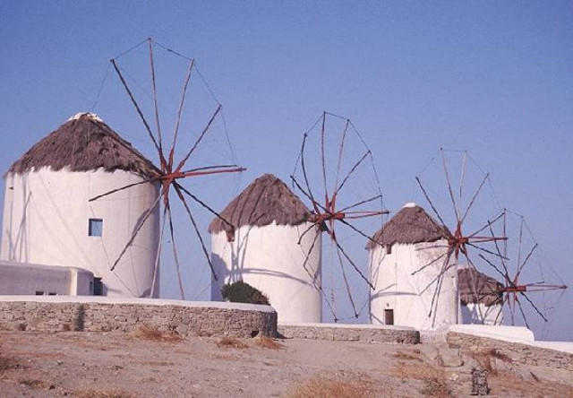 Οι Επιθεωρητές εντόπισαν επώνυμους με «αυθαίρετα» στην Μύκονο