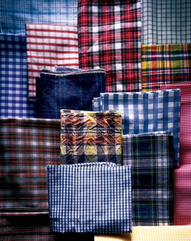 Τα στοιχειώδη ρούχα και αξεσουάρ της άνοιξης: #4. Η βαμβακερή, καρώ pochette