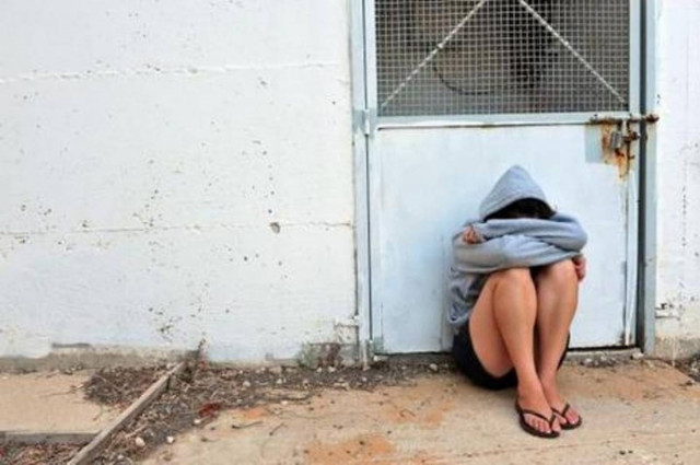 Σοκ στην Κόρινθο: Πατέρας βίαζε την 18χρονη κόρη του