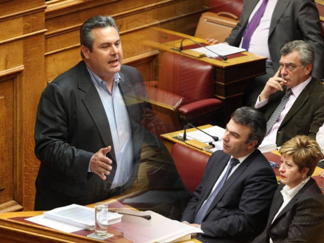 Αρχηγική εμφάνιση Καμμένου στη Βουλή