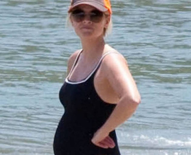 Δείτε την έγκυο Reese Witherspoon