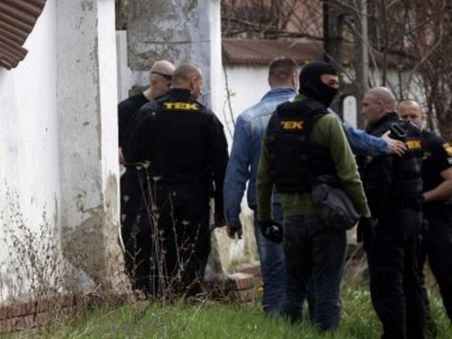 Εκτέλεσε με ματσέτα την οικογένειά του