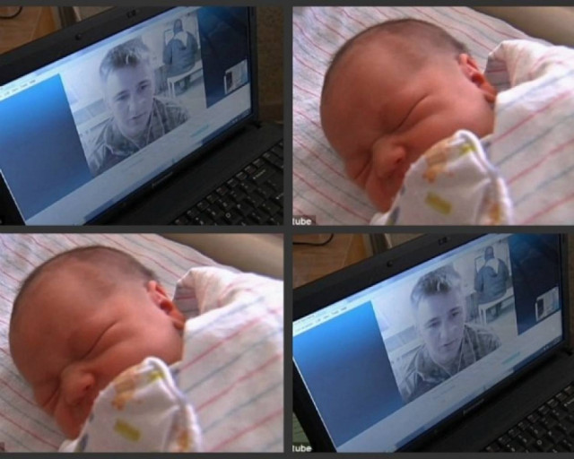 Στρατιώτης βλέπει τη γέννηση του γιου του μέσω Skype!