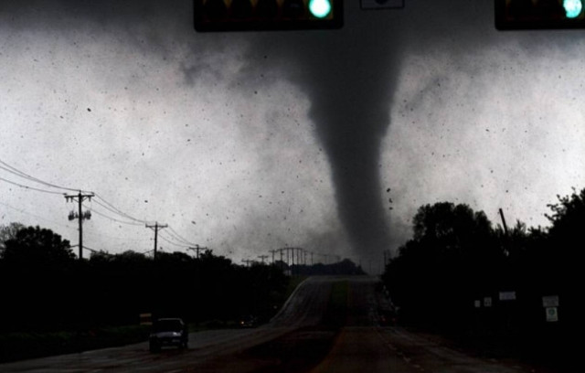 Δείτε ένα «κύμα» από τυφώνες από το δορυφόρο της NASA