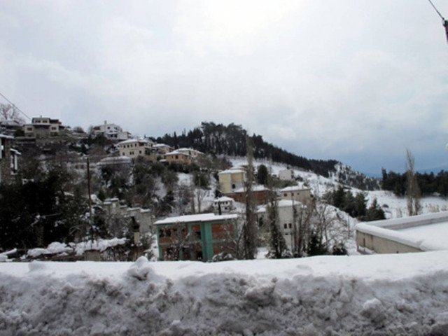 Σκηνικό με χιόνια το Πάσχα στο Πήλιο