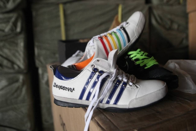 Κατέσχεσαν 800 ζευγάρια παπούτσια