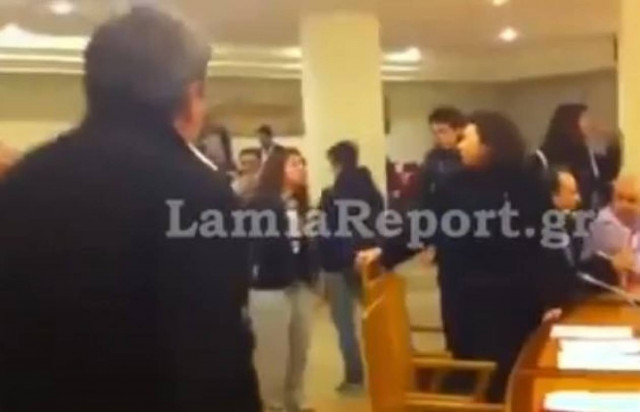 Ναζιστικός χαιρετισμός μετά την ομιλία του Γκλέτσου