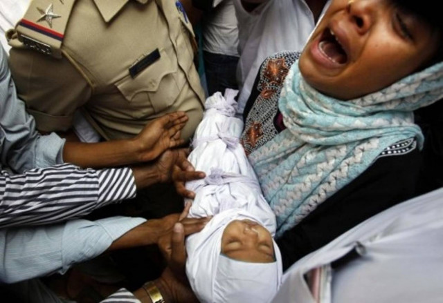 Ξυλοκόπησε μέχρι θανάτου το τριών μηνών μωρό του