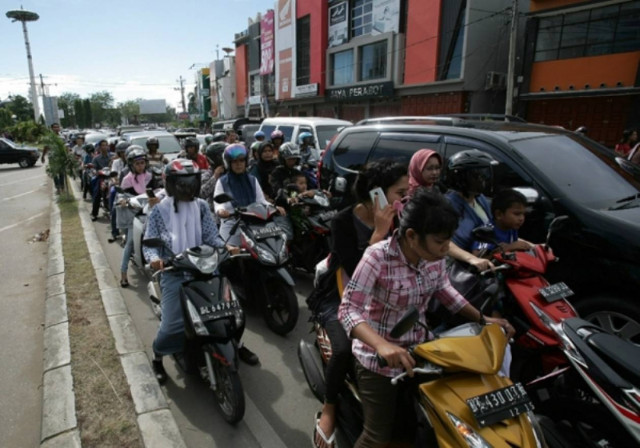 Φόβος για τσουνάμι: Χιλιάδες εγκατέλειψαν τα παράλια