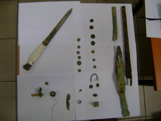 Πλήθος αρχαίων αντικειμένων σε σπίτι 58χρονου στη Θεσσαλονίκη