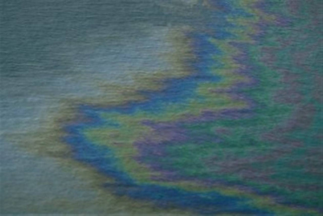 Ιταλία: Τουλάχιστον 20.000 τόνοι αργού πετρελαίου διέρρευσαν από πλοίο