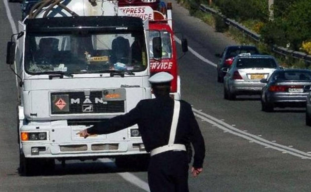 Διαβάστε τί βρήκαν οι αστυνομικοί σε καρότσα φορτηγού…