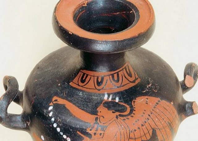 Έκρυβε δεκάδες αρχαία αντικείμενα στο αμάξι!