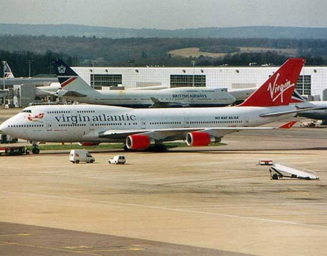 Αναγκαστική προσγείωση για αεροπλάνο στη Βρετανία