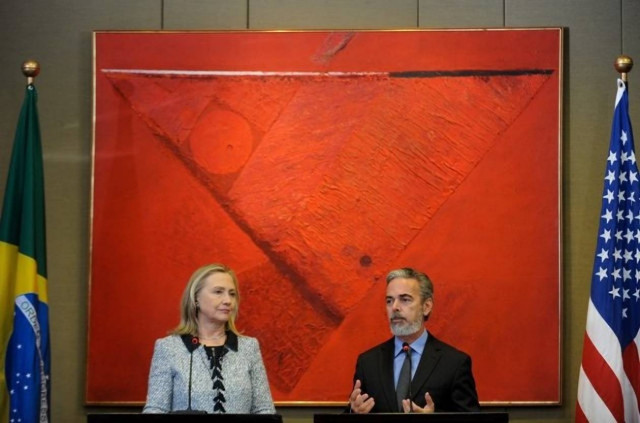 Χ. Κλίντον: Η Β. Κορέα πρέπει να επανεξετάσει τις προτεραιότητες της