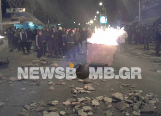 Μολότοφ και δακρυγόνα στην Αμυγδαλέζα